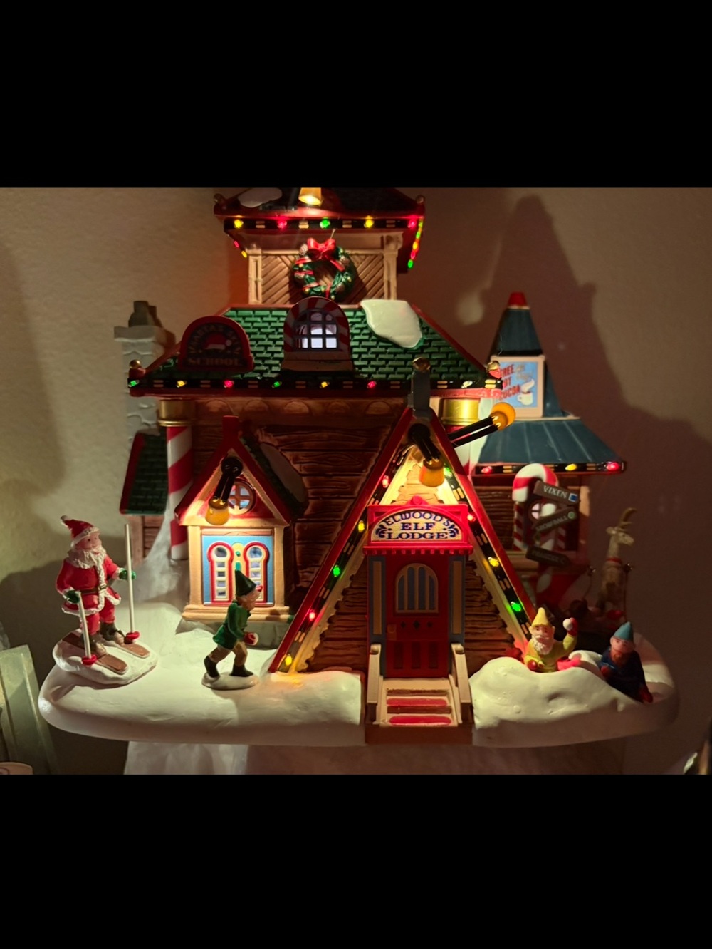 Lemax Elwood’s Elf Lodge 45224 Santa’s Wonderland Lighted Christmas Village